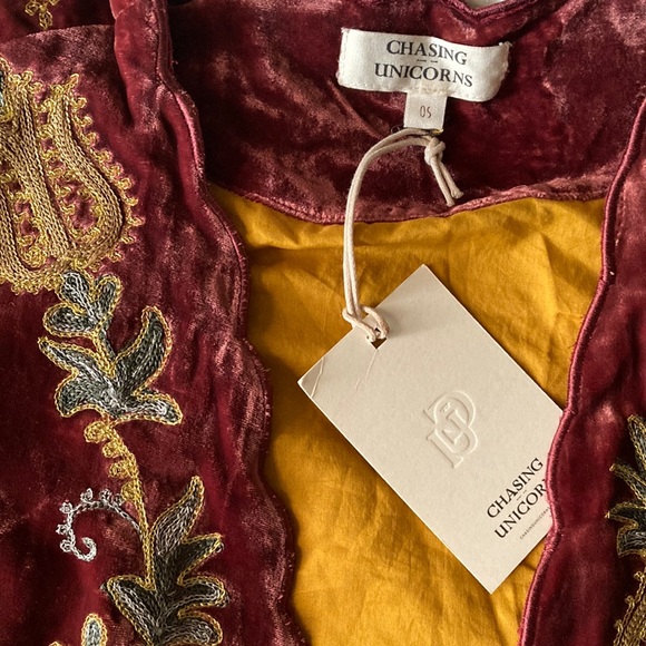 SOLD💫 Chasing Unicorns Proud Mary Silk Embroidered Housecoat OS - Picture 11 of 17